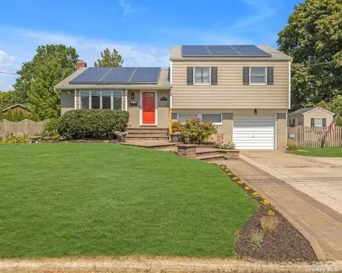 19 Tennyson Pl, Greenlawn, NY 11740