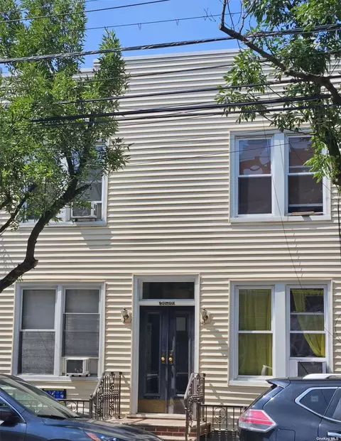 22-62 41st St, Astoria, NY 11105
