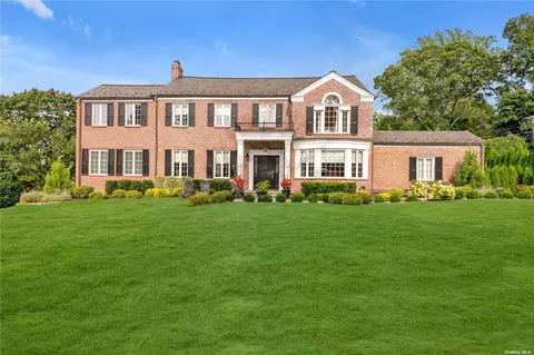 170 Sussex Dr, Manhasset, NY 11030