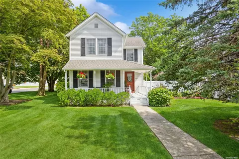 163 Grove Ave, Patchogue, NY 11772
