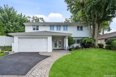 11 Nora Ln, Plainview, NY 11803