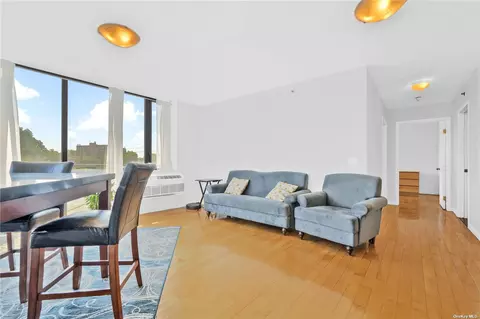 60-70 Woodhaven Blvd #4B, Elmhurst, NY 11373