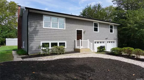 5 Dedham Pl, Kings Park, NY 11754
