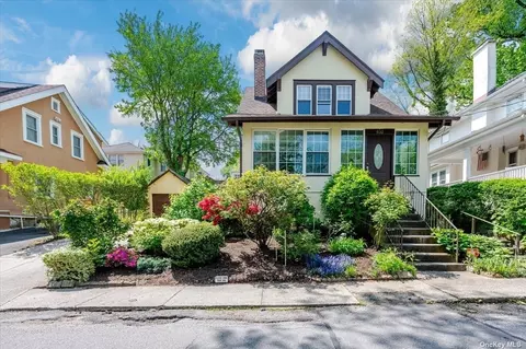 650 Hanover Pl, Mount Vernon, NY 10552