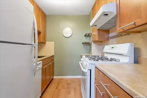 92-30 56th Ave #2H, Elmhurst, NY 11373