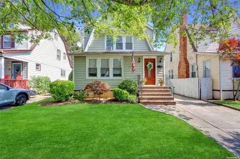 24 Linmouth Rd, Malverne, NY 11565