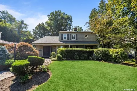 194 Yale St, Roslyn Heights, NY 11577