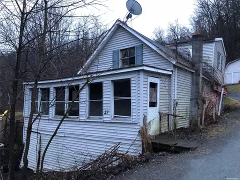27 Neddo St, Out Of Area Town, NY 13673