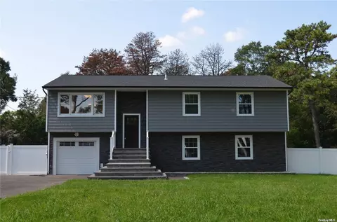 880 Old Medford Ave, Medford, NY 11763