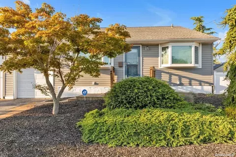181 Rose St, Massapequa Park, NY 11762
