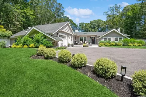 294 Warner Dr, Calverton, NY 11933