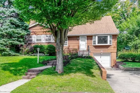 3 Nirvana Ave, Great Neck, NY 11023