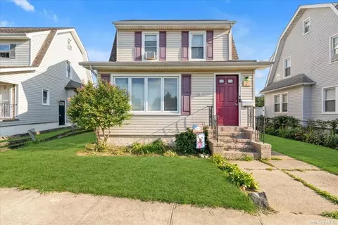 12 Maple Dr, Lindenhurst, NY 11757