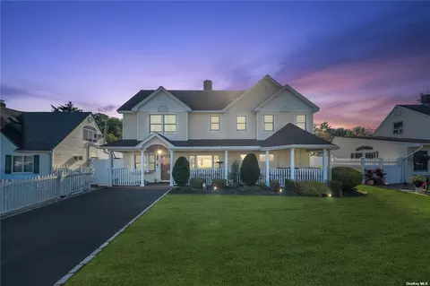146 Elm Dr, Levittown, NY 11756
