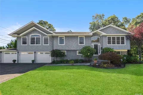 27 Lois Ln, Old Bethpage, NY 11804