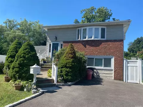 24 Woodbine Ave, West Babylon, NY 11704