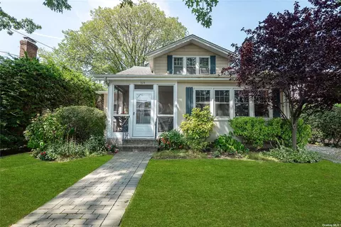1614 Moffitt Ave, Hewlett, NY 11557