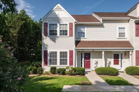 36 Stratford #36, Farmingdale, NY 11735