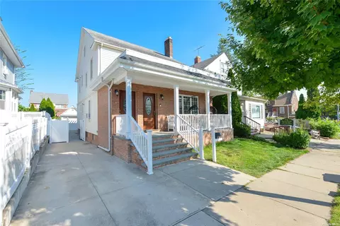 40-47 167th St, Flushing, NY 11358