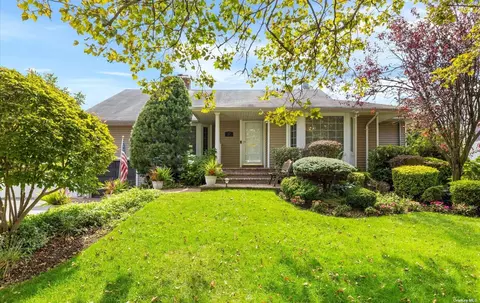 37 Maiden Ln, Jericho, NY 11753