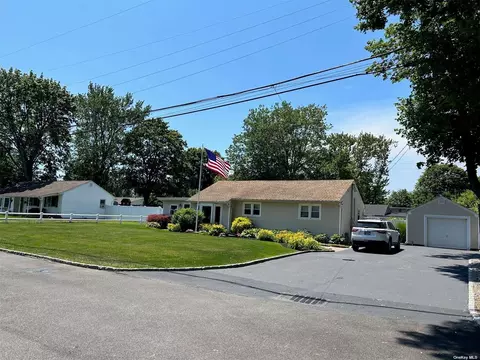 1464 Brooklyn Blvd, Bay Shore, NY 11706