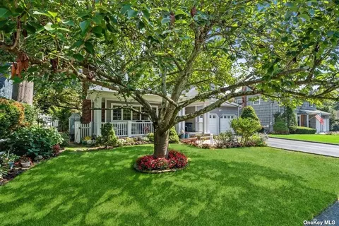 38 Woodland Ave, Syosset, NY 11791
