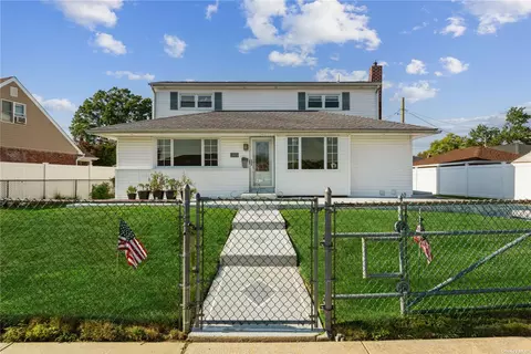 3869 Drake St, Levittown, NY 11756