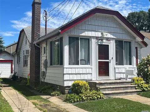 24 Yale Pl, Lynbrook, NY 11563