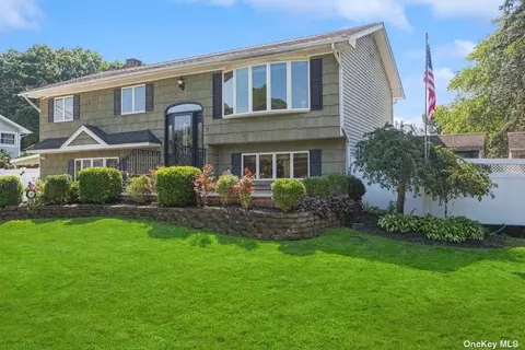 4 Rolan Ct, Islip Terrace, NY 11752