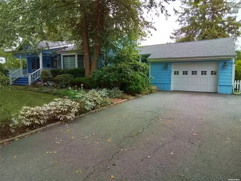 302 Scudder Ave, Northport, NY 11768