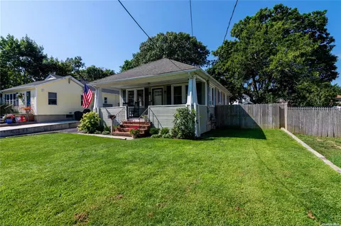 35 S Summit Ave, Patchogue, NY 11772