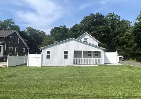 405 Montauk Hwy, East Moriches, NY 11940