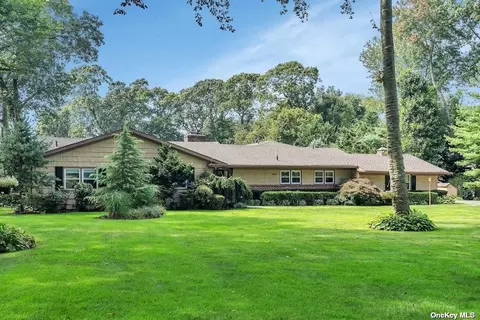 101 Brookville Ln, Old Brookville, NY 11545