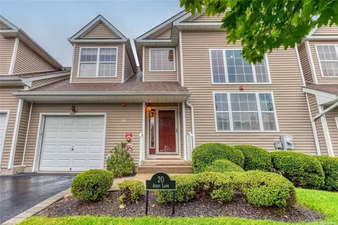 20 Avery Ln #20, Miller Place, NY 11764
