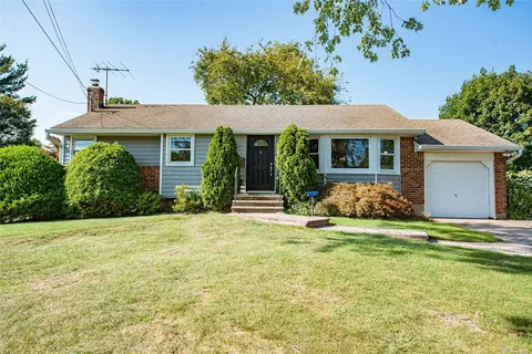 23 Tennyson, Greenlawn, NY 11740