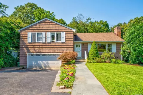 4 Noel Ct, Huntington, NY 11743