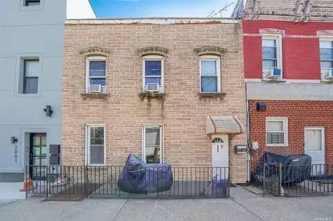 20-03 Steinway St, Astoria, NY 11105
