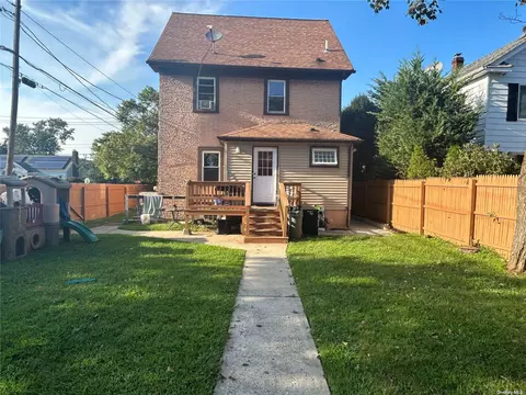 50 W 10th St, Huntington Station, NY 11746