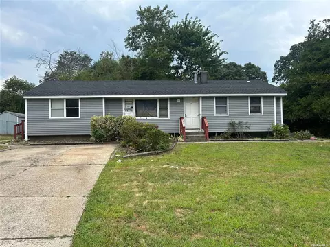 20 Fawn Ln, South Setauket, NY 11720