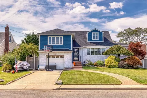 147 Lincoln Ave, Island Park, NY 11558