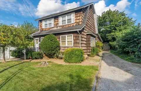 20 Cedar Rd, Inwood, NY 11096