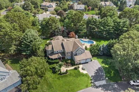 5 Scholar Pl, East Setauket, NY 11733