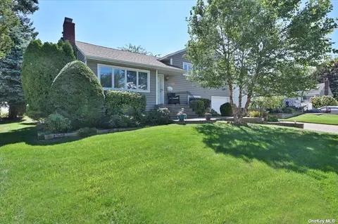 831 Cedar Rd, North Bellmore, NY 11710