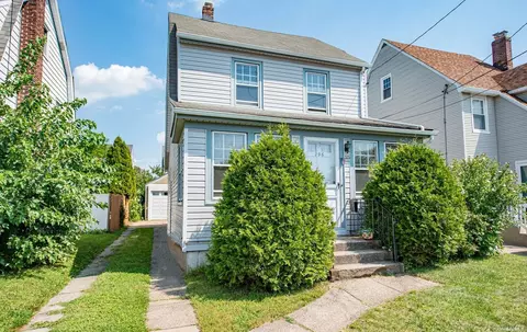 296 Marcellus Rd, Mineola, NY 11501