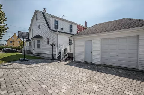 104-02 223rd St, Queens Village, NY 11429