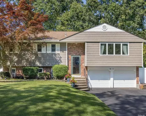 56 Boxwood Dr, Kings Park, NY 11754