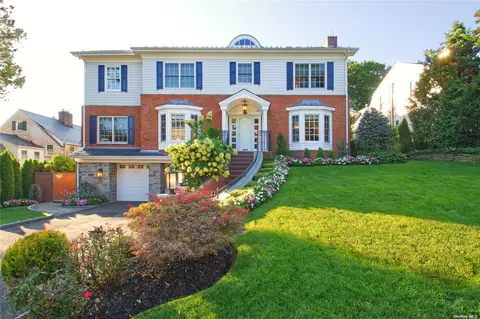 150 Revere Rd, Manhasset, NY 11030