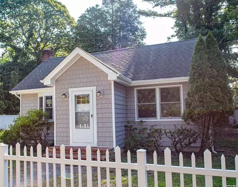 25 South Ave, Smithtown, NY 11787
