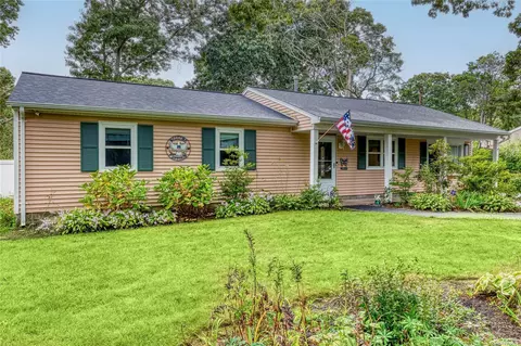 20 Trainor Ave, Center Moriches, NY 11934