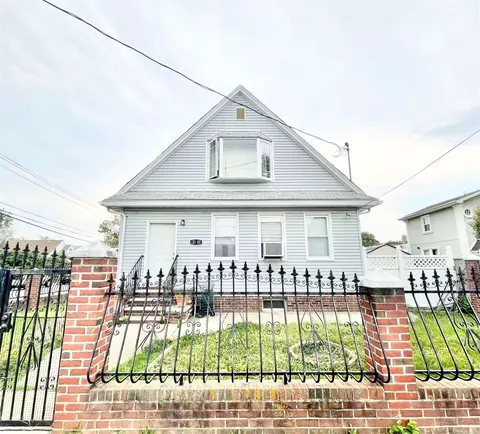 221-01 91st Rd, Queens Village, NY 11428